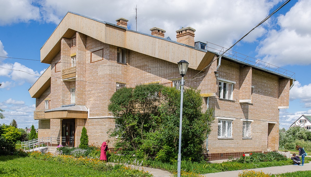 Памятник Анне Тимофеевне Гагариной — матери первого космонавта